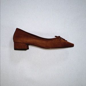 About Arianne Mina Pumps in Chestnut